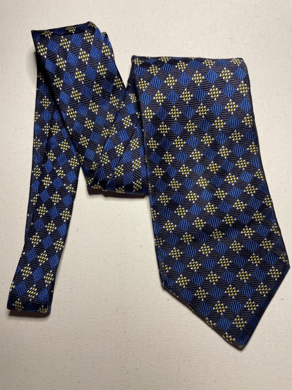 LORD & TAYLOR Vintage Silk Luxury Blue Black Yellow Geometric Office Preppy Tie